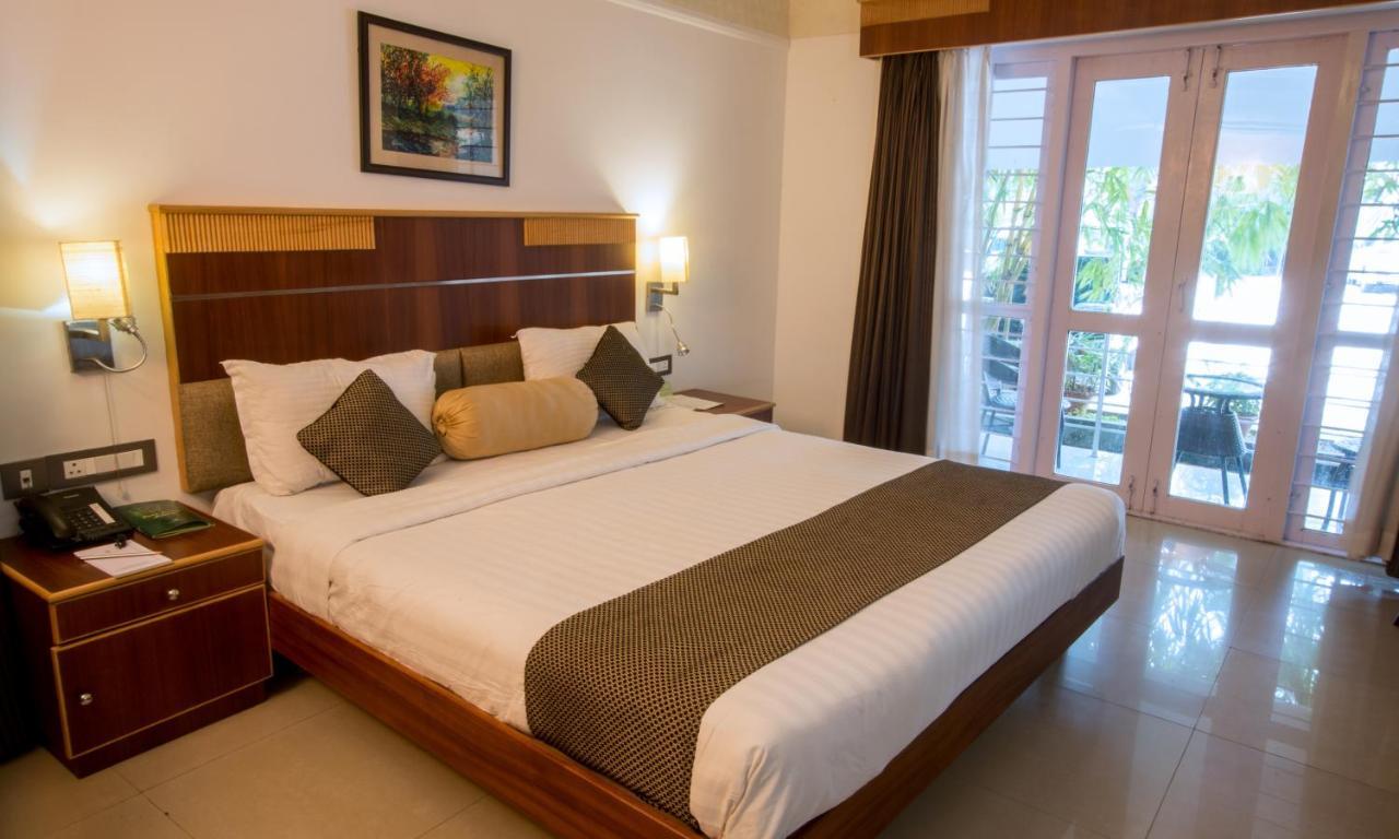 Contour Backwaters Hotel Resort & Convention Centre Rāmankari Εξωτερικό φωτογραφία