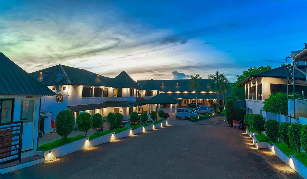 Contour Backwaters Hotel Resort & Convention Centre Rāmankari Εξωτερικό φωτογραφία