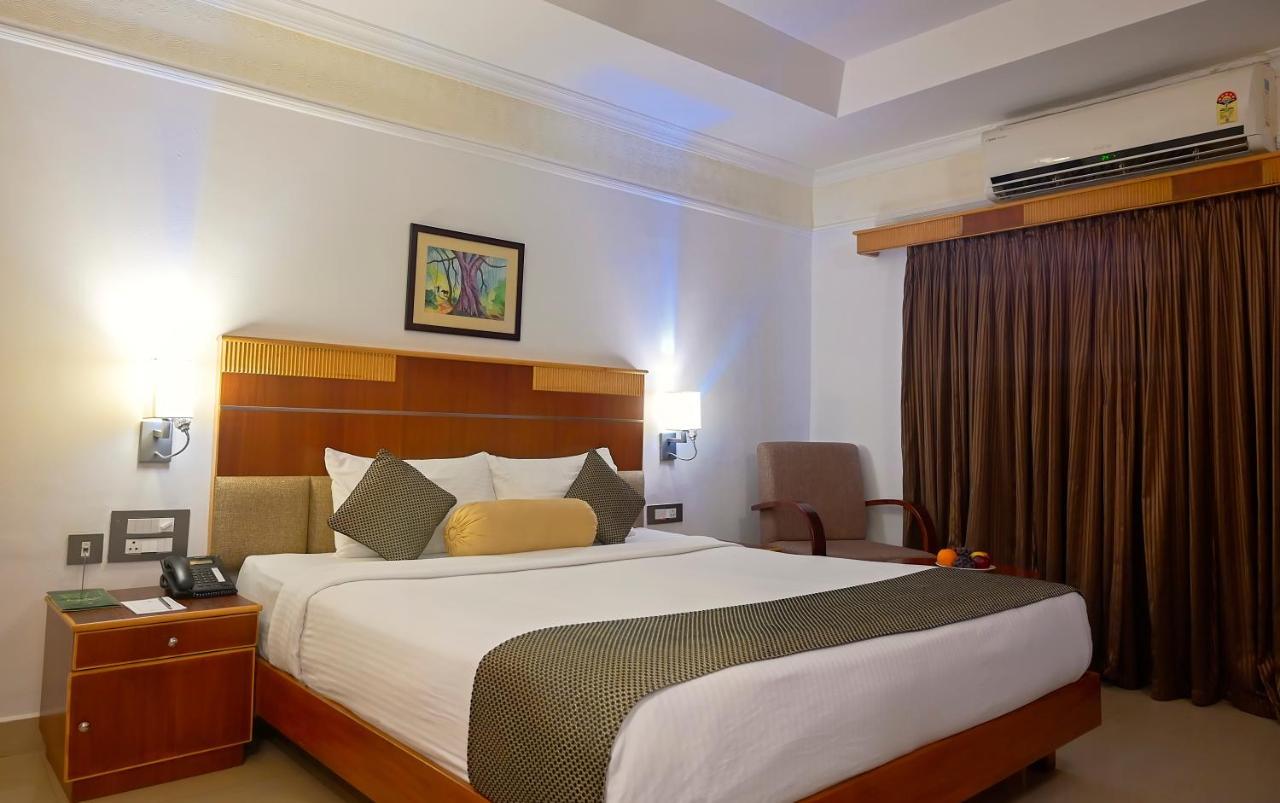 Contour Backwaters Hotel Resort & Convention Centre Rāmankari Εξωτερικό φωτογραφία