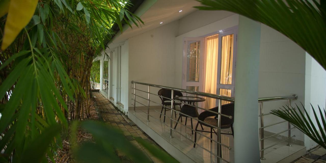 Contour Backwaters Hotel Resort & Convention Centre Rāmankari Εξωτερικό φωτογραφία